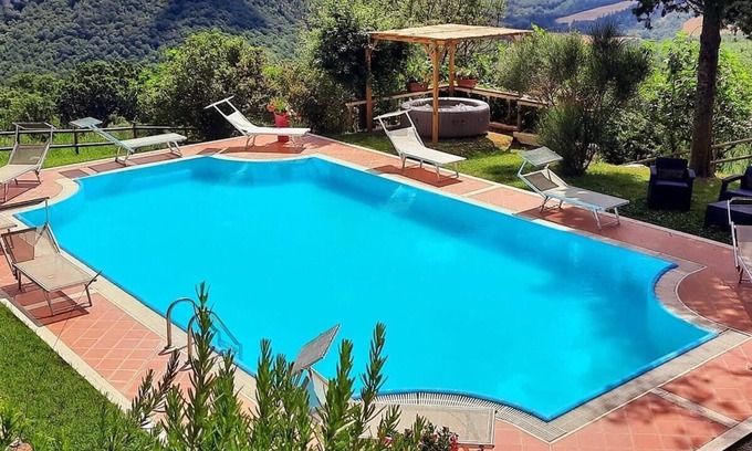 Il Poggio Villa | Villa Nicoletta - Large private villa with pool