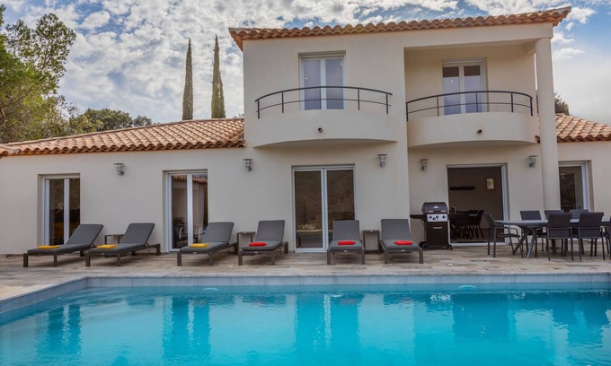 Cotignac Villa | Villa Neuve de Charme à Cotignac 4 Suites Spacieuses Immersion Provençale