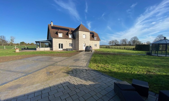 Saint-Pierre-des-Ifs Villa | Villa Normandie for 15 people with Jacuzzi