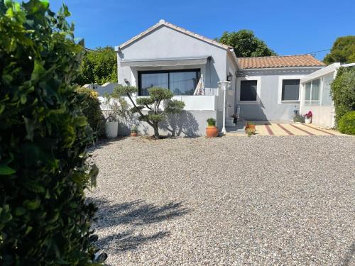 Le Thor Villa | VILLA NOUNOU