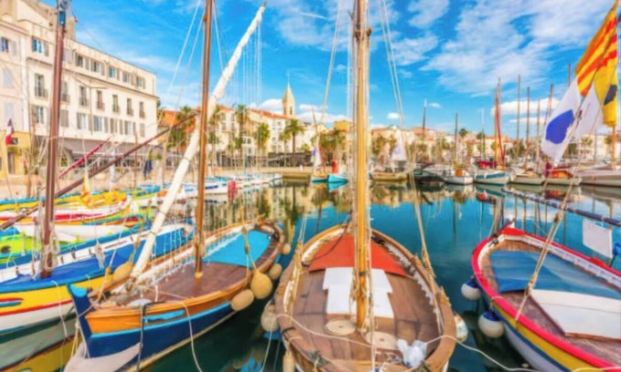 Sanary-sur-Mer Apartment | Villa Oasis – A Luxurious Getaway with Pool & Panoramic Sea Views