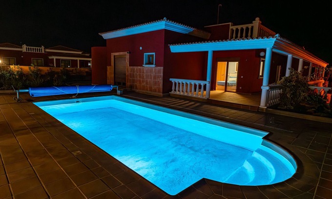 Caleta de Fuste Villa | Villa Oceana – Cliffside Retreat