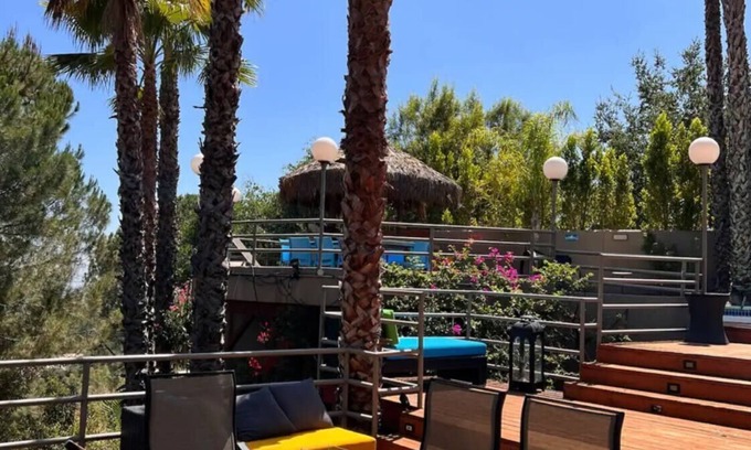 Altadena House | Villa of 100 Games (4B/3B) with Heated Pool & Spa