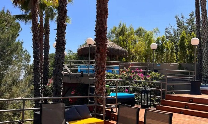 Altadena House | Villa of 100 Games With Heated Pool Spa