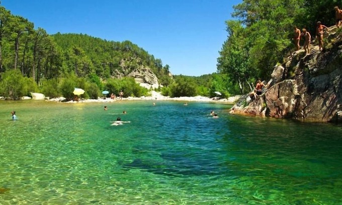 Ventiseri Villa | VILLA OF CHARM AT THE EDGE OF the NATURAL SWIMMING POOLS