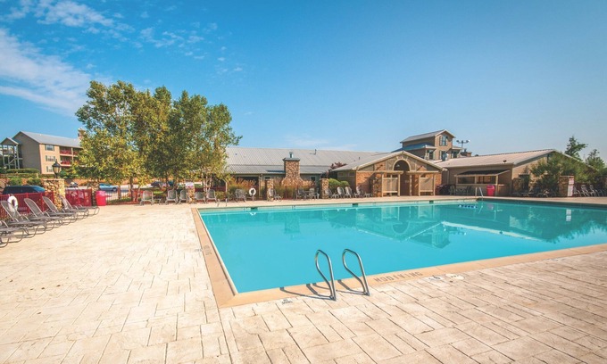 Clarkesville Villa | Villa on the Golf Course