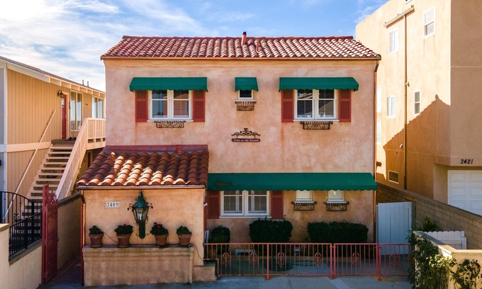 Hollywood House | Villa on the Strand