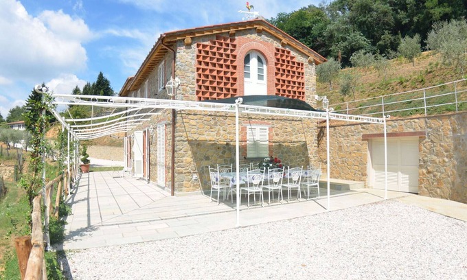Capannori Villa | Villa Orchidea - Petrognano ,Tuscany