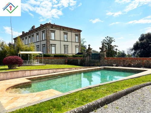 Capannori Villa | Villa Orlando Lux con Piscine Private a Lucca by TuscanyWeGo