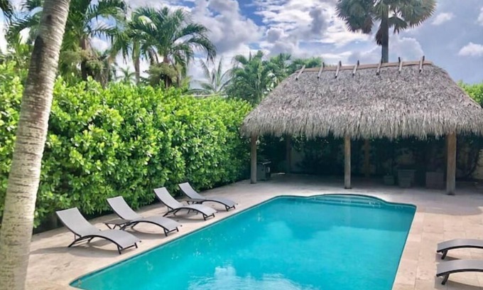 South Lake House | Villa Palma: Hollywood Beach Walk-Private Pool & Tiki Hut-October November Deal