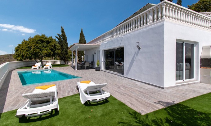 Armenime House | Villa Piconera. Amazing 4 Bedroom Villa. Private Pool. Sea Views. Adeje