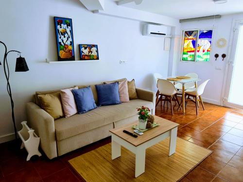 La Cala del Moral Apartment | VILLA PITATO Nuevo, cerca de la Playa, Parking en la puerta del alojamiento