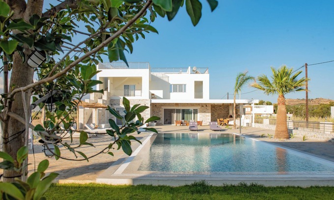 Faistos Villa | Villa Pnoe Seaside Luxurious, Seafront & Private