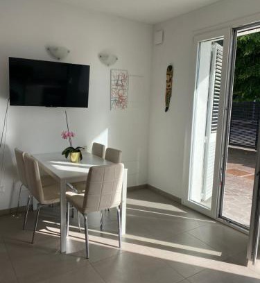 Rivabella Apartment | Villa Popilia Sea & Business Red