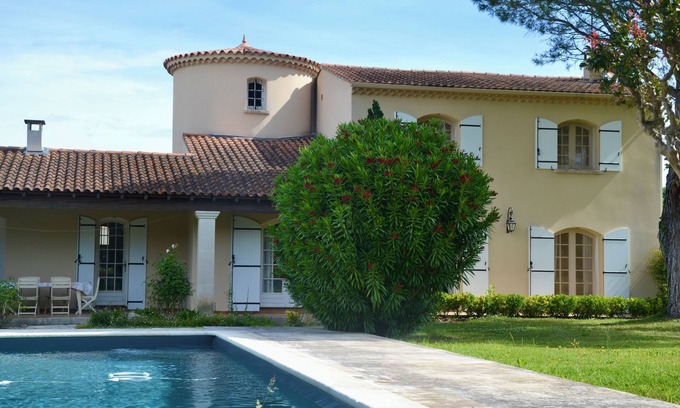 Eyragues House | Villa Pour 8 Personnes Avec Piscine à Eyragues Proche St Rémy de Provence