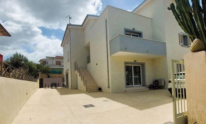 Lu Bagnu Villa | 🏡 Villa Priscila - Stylish Stay 200m from the beach