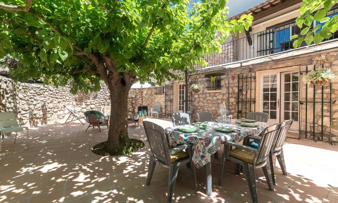 Claviers Villa | Villa Provençale stocking