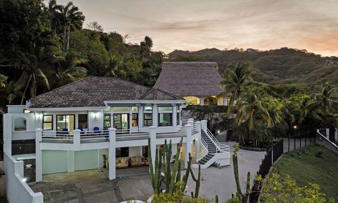 Playa Ocotal Villa | Villa Pura Vida - All Inclusive Options