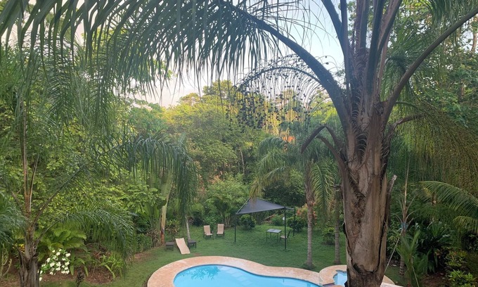 Montezuma Villa | Villa Renovada con Jardines Exóticos y Piscina Privada