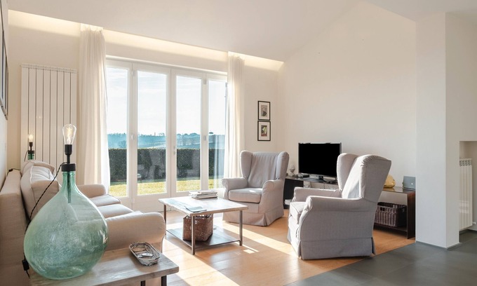 Cortona Villa | Villa 'Residenza 2' with Shared Pool, Wi-Fi and Air Conditioning