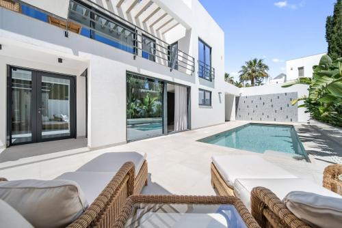 Golden Mile Villa | Villa Rio Verde beachfront