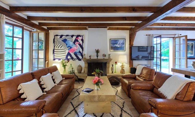 Bordeaux Villa | Villa 'Rodolphe' with Private Pool, Private Terrace and Wi-Fi