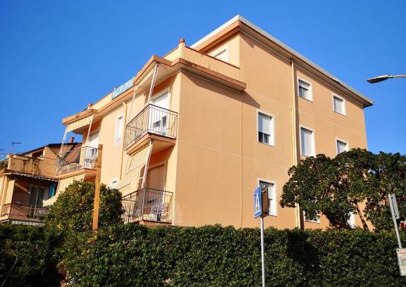 Loano Bed & Breakfast | Villa rosa