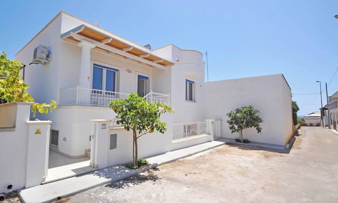 Capilungo Villa | Villa Sacher – sleeps 12 just 100 metres from the sea