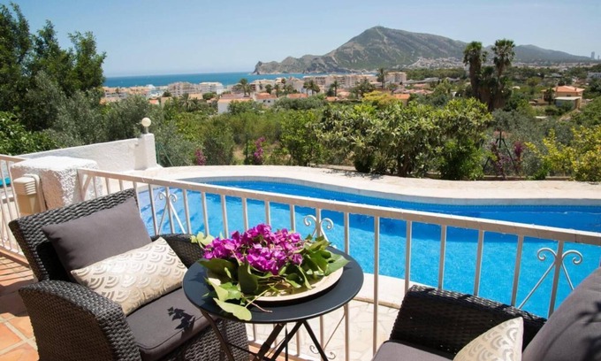 Altea Villa | Villa 'Samar Altea Grupo Terra De Mar' with Sea View, Wi-Fi and Air Conditioning