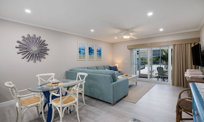 Sanibel Condo | Villa Sanibel 1D- Stunning Walk Out Beach Condo