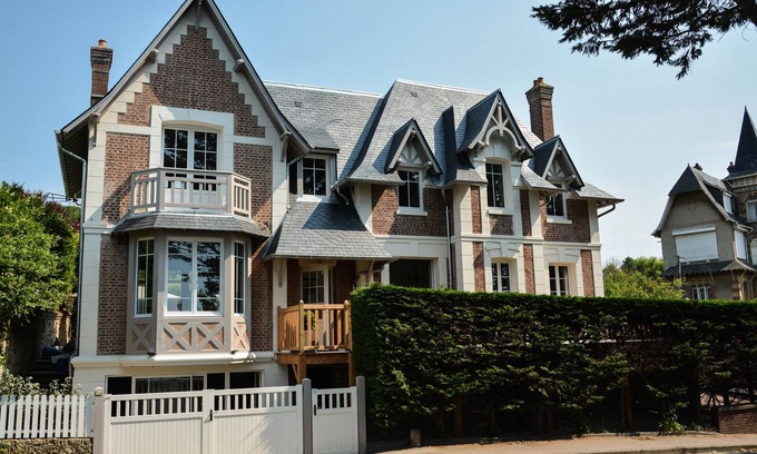 Benerville-sur-Mer House | Villa sea view 11/15 people DEAUVILLE/BENERVILLE SUR MER