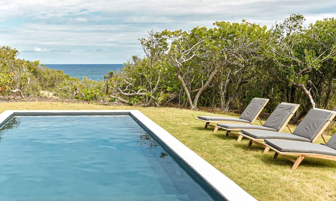 Saint-Louis Villa | Villa · Seafront · Pool & ocean view