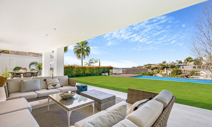 New Golden Mile Villa | Villa Serena