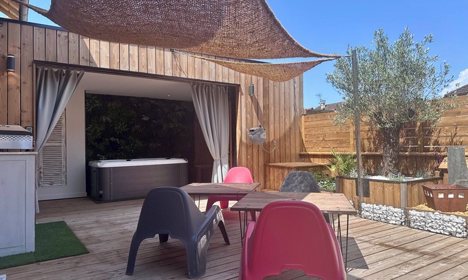 Brive-la-Gaillarde House | Villa Sirey & SPA - Design - Centre-ville - Jacuzzi & Sauna