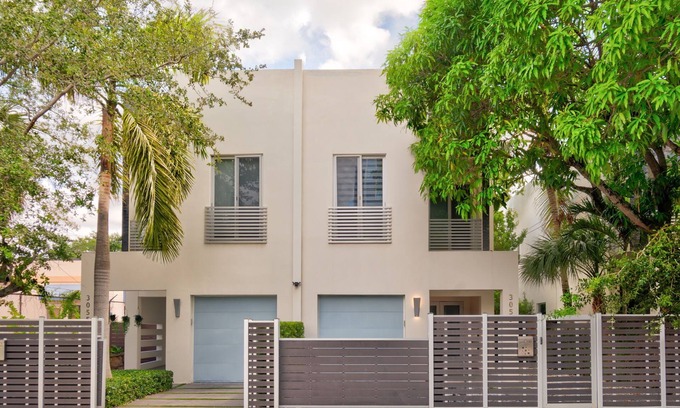Coral Way Villa | Villa Solara Grove by Solu: Luxury, Gated, Free Parking