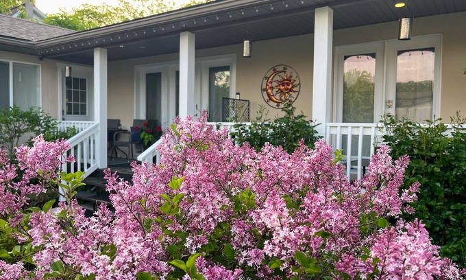 Historic Old Town Bed & Breakfast | Villa Sole in Old Town Niagara-on-the-Lake