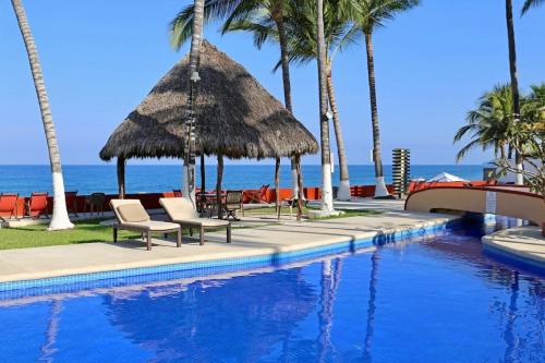 North End House | Villa Sophie 3BR3BA Beachfront Terrace Heated Pool New Listing