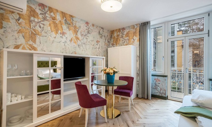Merano Apartment | Villa Steiner 1 - Silverstone - One-room flat with south-facing balcony, air conditioning and W-Lan