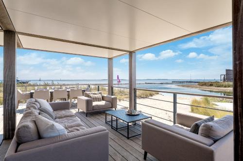 Ouddorp Villa | Villa Super VIP | 4 Pers. (Villa 3) met privéstrand