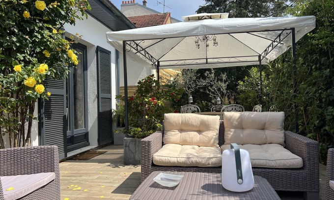 Le Chesnay House | Villa Terrasse Plein sud Versailles