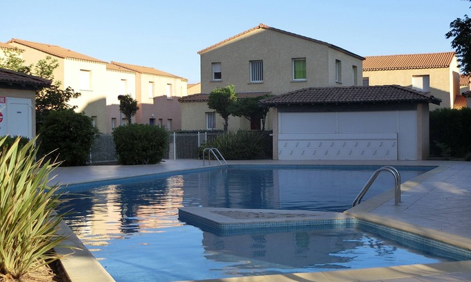 Valras-Plage House | Villa T3, private terrace & parking. Wifi fibre, Swimming pool, Shops, Beach 50m!