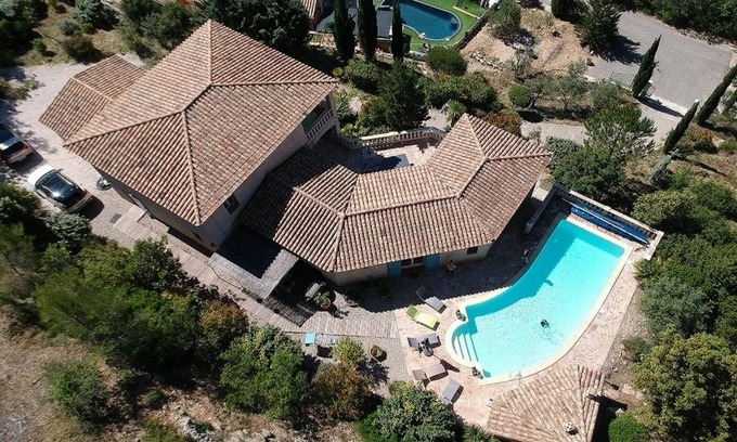 Vins-sur-Caramy Villa | Villa Tiki