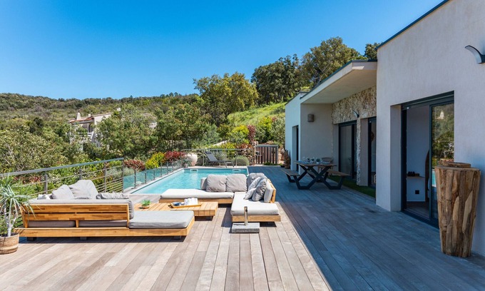 Favone Villa | Villa Tinoeva