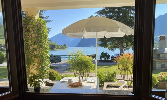Idro Apartment | Villa Tiziana Type T3 - DIRECTLY ON THE LAKE - up to 4 people - pool - garden - wide view