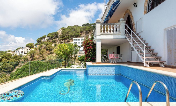 Lloret de Mar Villa | Villa 'Tresa' with Sea View, Private Pool and Wi-Fi