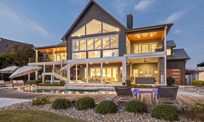 Morehead City Villa | Villa Trevino - Luxury Accommodations With Deep Water Dockage