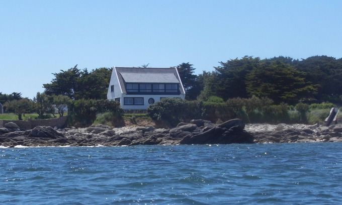 Brignogan-Plage House | Villa TY AR MOR, feet in the water