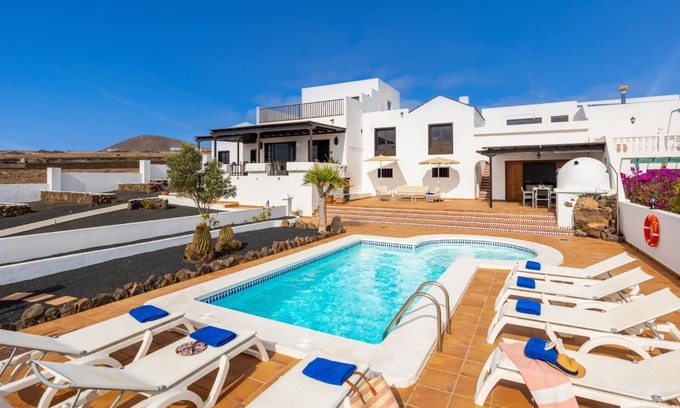 Tias Villa | Villa Valiente - Four Bedroom Villa, Sleeps 9