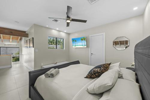 Hallandale Beach Villa | Villa Viva Miami