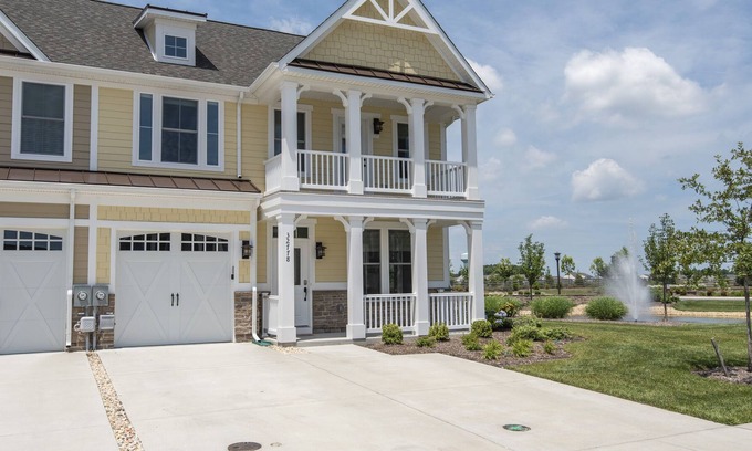 Selbyville Villa | Villa w/Pond View - 3 miles from Fenwick Island/beach - Clubhouse w/pool